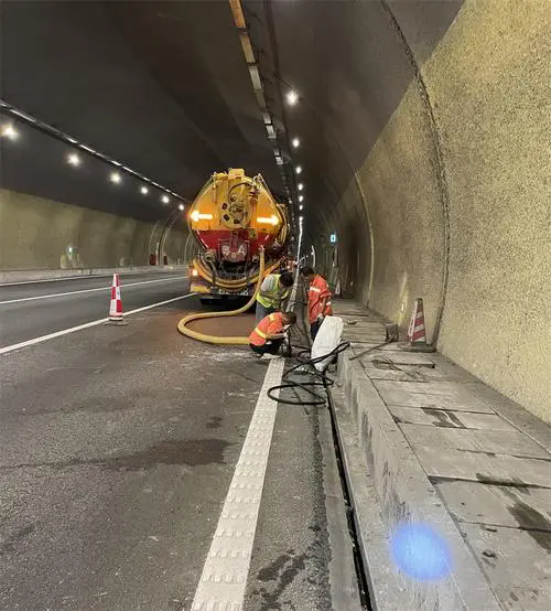 阳城隧道排水渠清淤